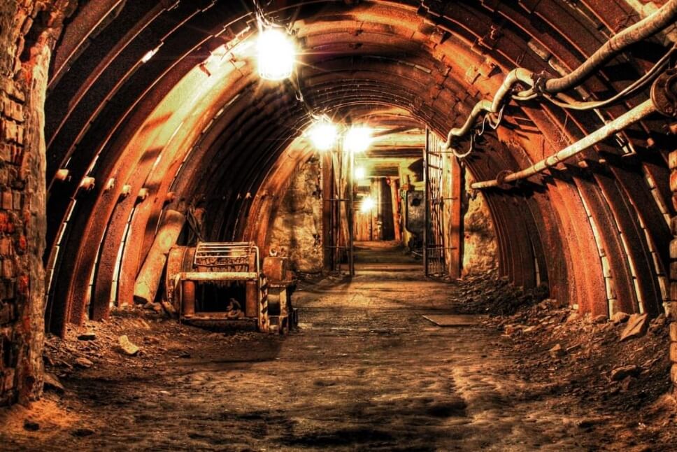 BÁŇSKÉ ZÁCHRANÁŘSTVÍ A FÁRÁNÍ DO DOLU