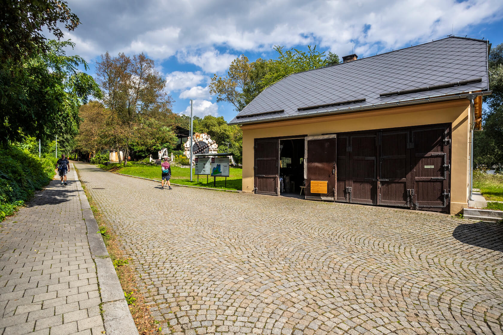 Dlouhodobý pronájem - Skladovací prostory